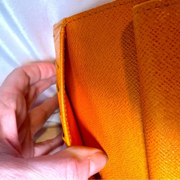 Louis Vuitton Orange Epi Leather Bifold Wallet – Vintage - Picture 8 of 13